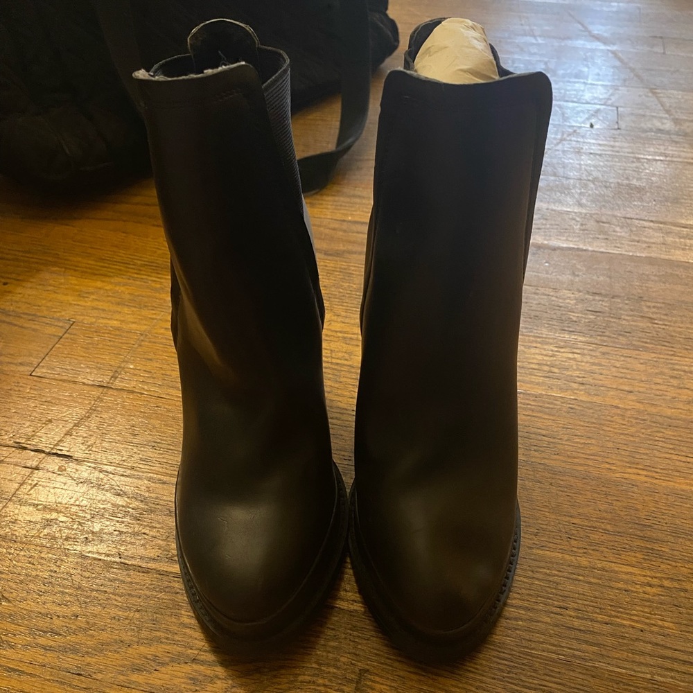 Black boots brand newNo bundles.Can send more pics